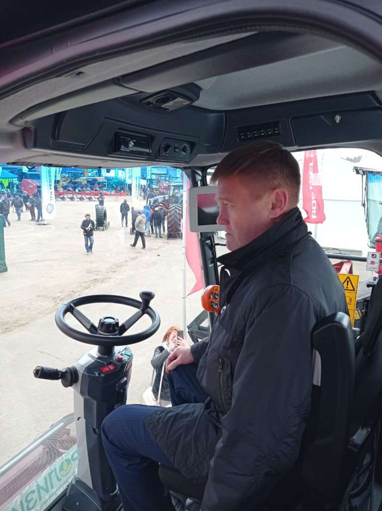 Ростсельмаш представил современные агромашины Ростсельмаш представил современные агромашины