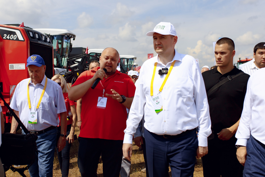 Ростсельмаш: техника, проверенная Оренбургской областью Ростсельмаш: техника, проверенная Оренбургской областью